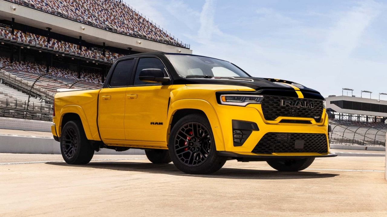 Брутален американски мускулест пикап: Ram 1500 Rumble Bee избухва с над 900 конски сили и заводска гаранция