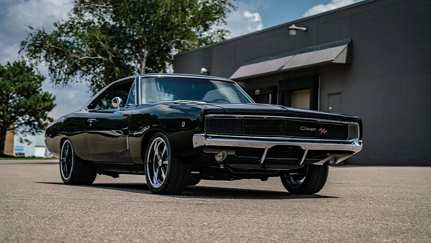 Американска мускулна легенда с цена от 239 900 долара: Уникален 1968 Dodge Charger R/T рестомод е на път да намери нов собственик