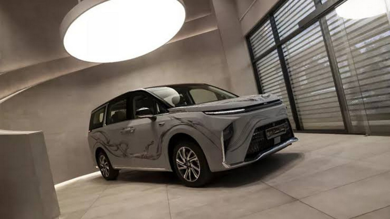 MG M9 и Cyberster Couture Edition: Сливането на висшата мода и електрическия лукс в едва 50 екземпляра