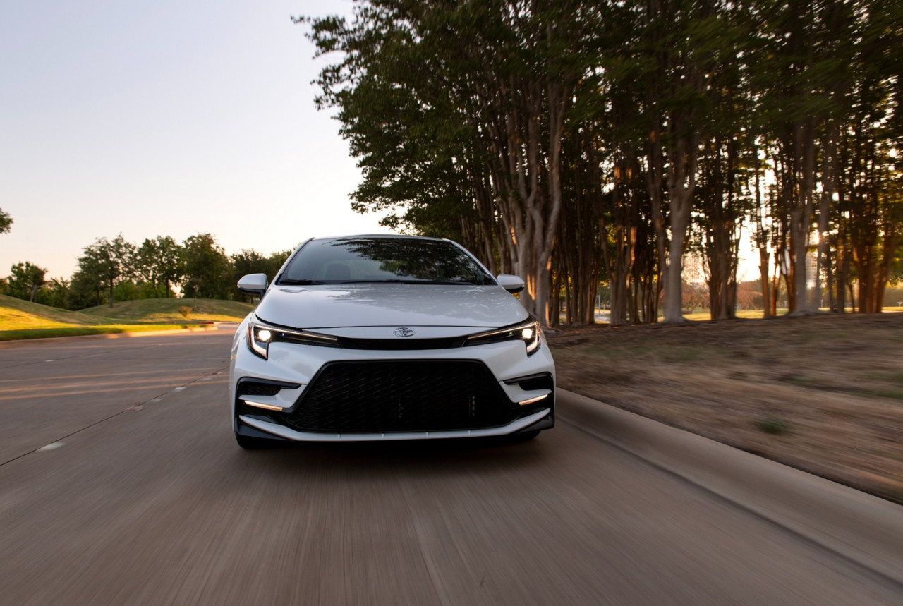 Toyota Corolla 60th Anniversary Special Edition: Шест десетилетия блясък с ексклузивна лимитирана серия в САЩ