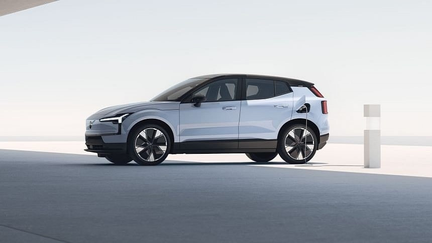 Мобилен генератор на ток: Volvo EX30 получава V2L функция и интелигентни софтуерни подобрения