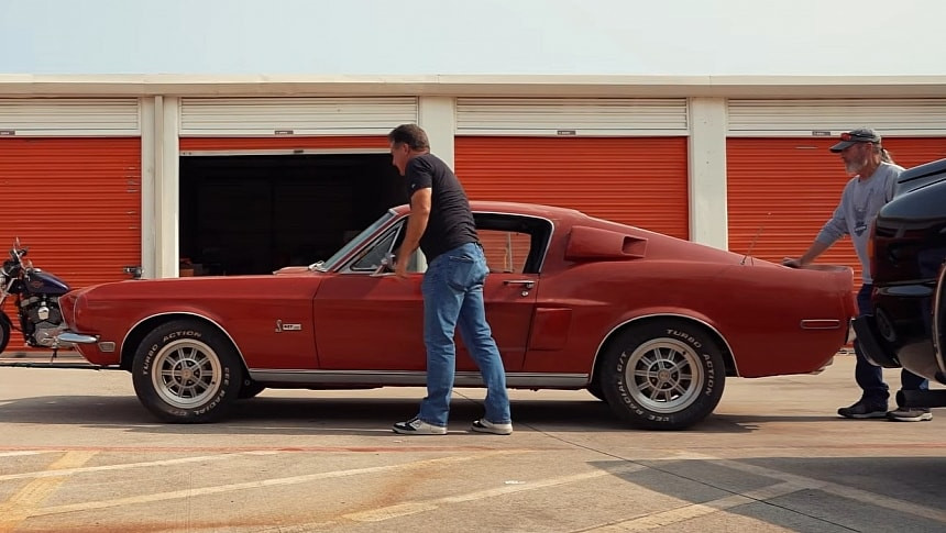 Кралят се завръща: Денис Колинс придоби рядък 1968 Shelby Mustang GT500 KR след 28 месеца преговори
