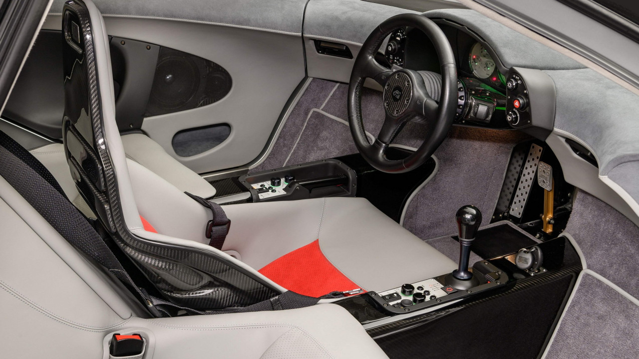 Завръщането на трите педала: McLaren приготвя ли ултраексклузивен хиперавтомобил с ръчна кутия?