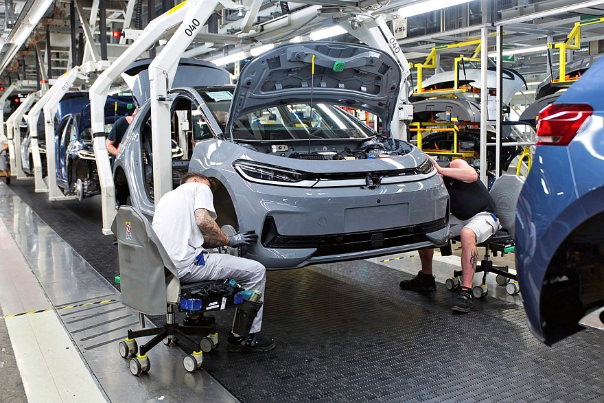 Титатаник на автомобилната индустрия сменя курса: Volkswagen Group одобрява драстичния „Future Plan 2030“ с 50 000 съкращения