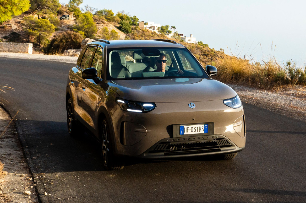 Достъпен ток от Китай: Новият електрически SUV Leapmotor B03X идва с 197 конски сили и 382 км пробег