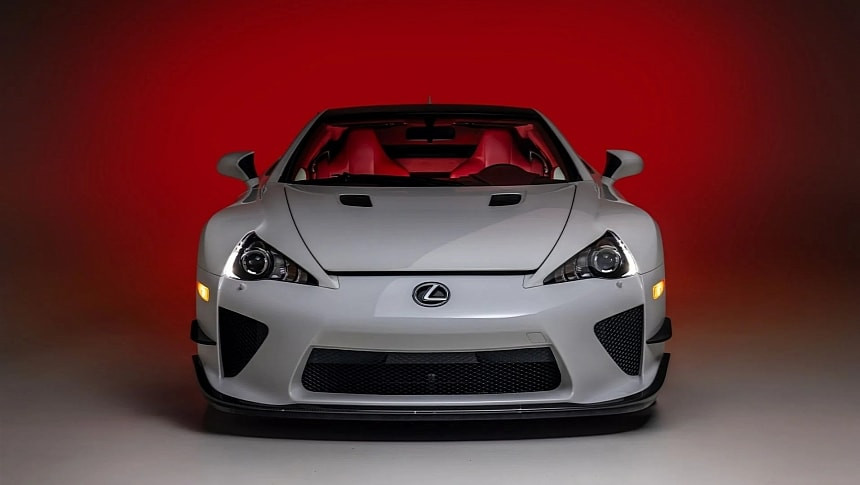 Lexus LFA Nurburgring Package излиза на търг с едва 116 километра пробег