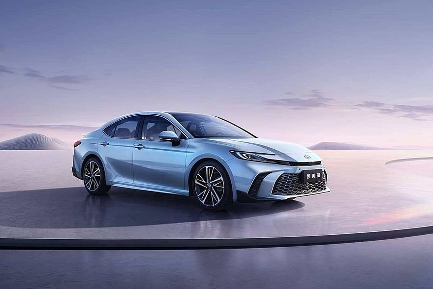 Луксозен скок и гигантски екран: Обновената Toyota Camry покорява пазара в Китай