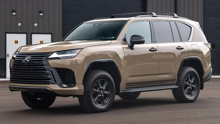 Lexus LX 700h Overtrail излезе на търг само след 7 900 км пробег