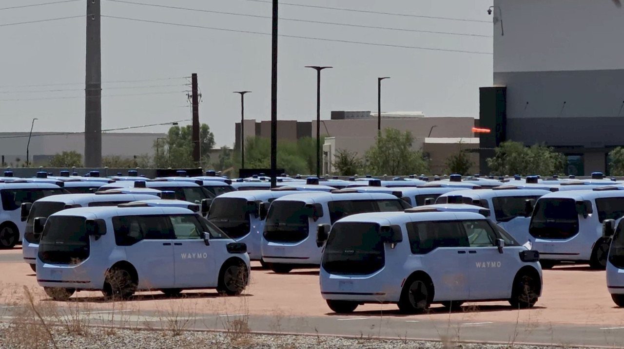 Революция на колела: Waymo изстрелва роботакситата Zeekr Ojai в Денвър и пренаписва правилата на автономния превоз