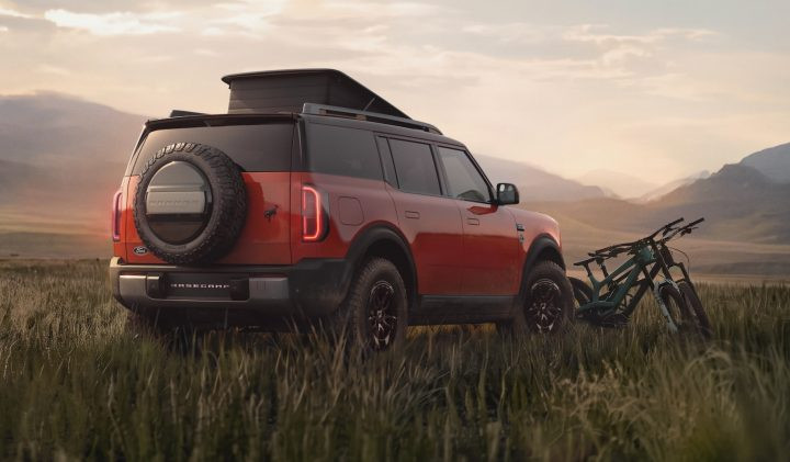 Ford Bronco Basecamp идва през 2027 г. с до 900 км пробег и вграден къмпинг