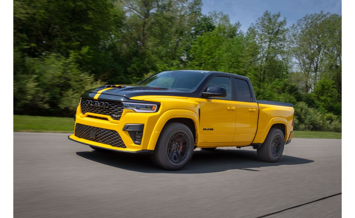 Заводска лудост: Ram 1500 Rumble Bee получава звяр под капака с механичен компресор до 913 конски сили