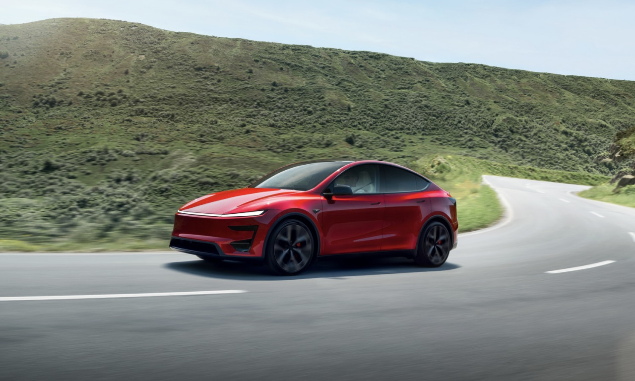 Tesla Model Y Performance: Рекорден пробег на магистрала и съдебен иск за 10 млн. долара