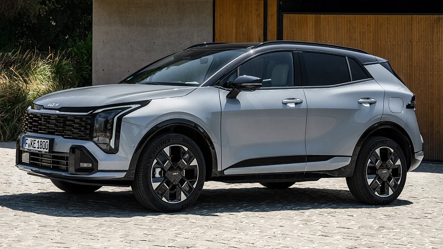 Kia Sportage 2027: Шпионски кадри разкриват ново поколение с брутален дизайн и електрифициран дух