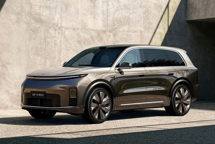 Новият флагман на ток и бензин: Li Auto L9 Livis каца на пазара с 800V архитектура и технологичен арсенал за милиони
