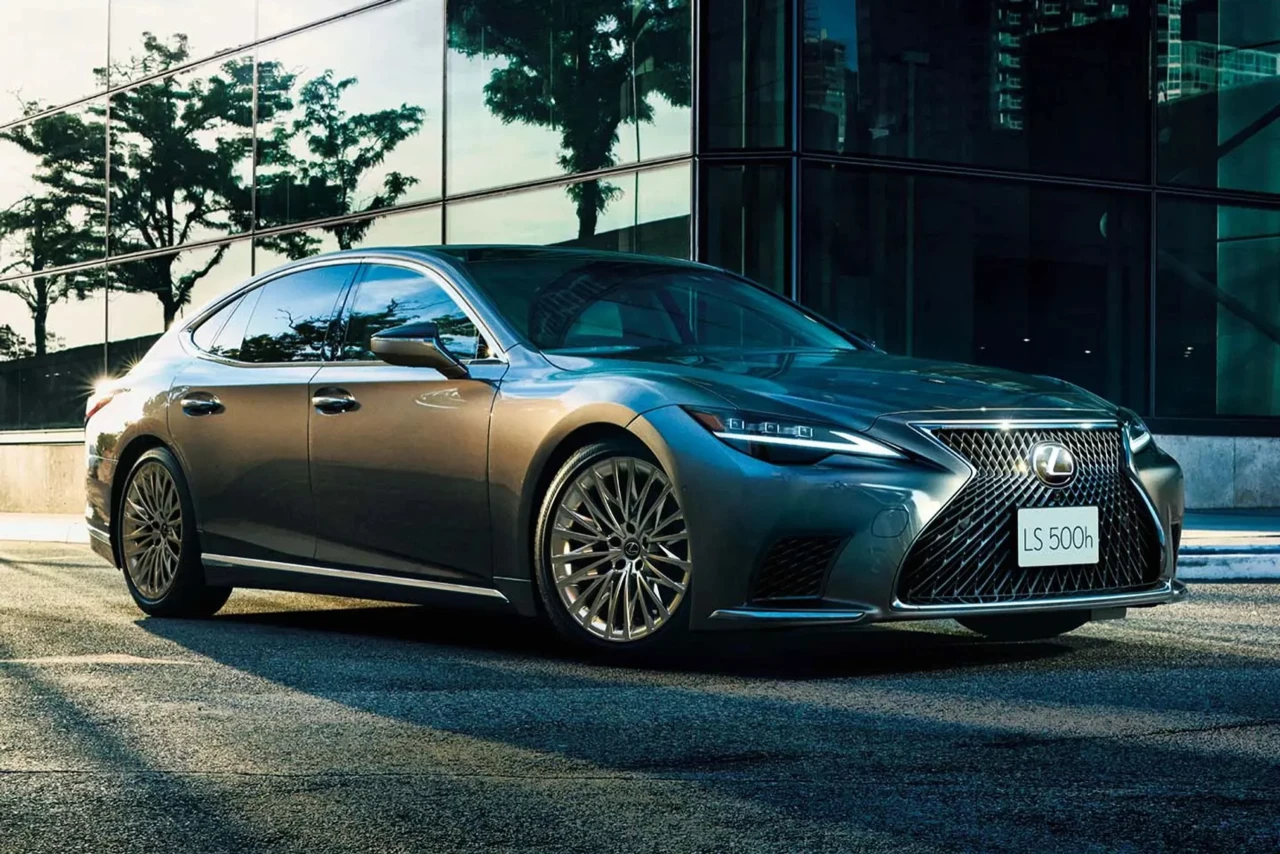 Lexus LS 2027 дебютира в Япония: само хибрид и цена от 14,14 млн. йени