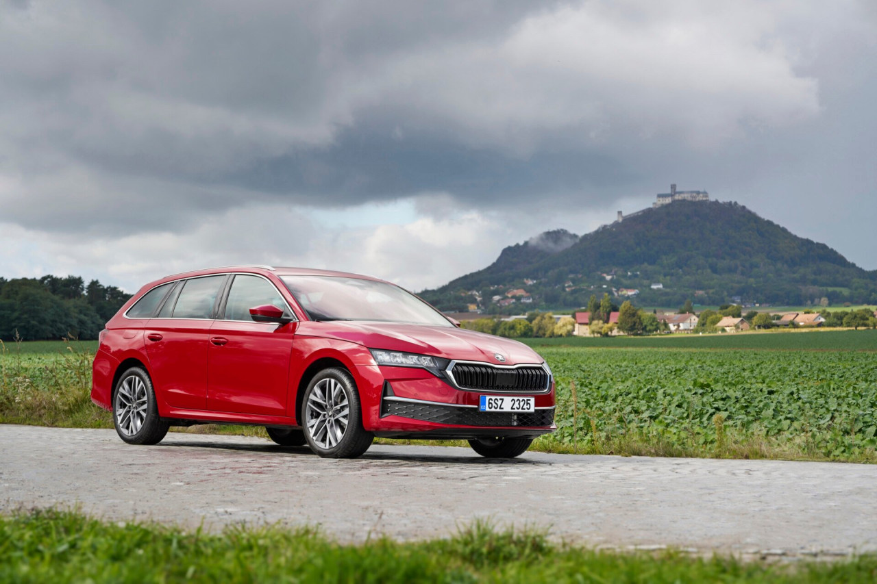 Skoda Octavia Hybrid идва със 170 к.с., но багажникът пада до 460 литра