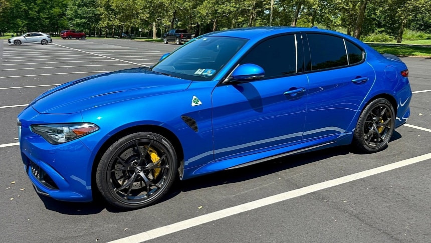 Alfa Romeo Giulia Quadrifoglio с 505 к.с. се продаде на цената на Toyota Prius – загуби над 40 000 долара от стойността си