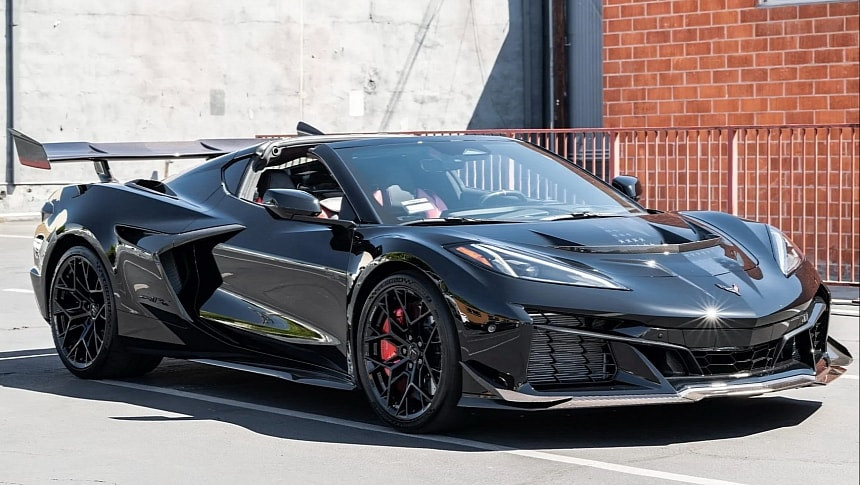 Chevrolet Corvette ZR1X за $256 000 стигна $300 000, но търгът беше спрян