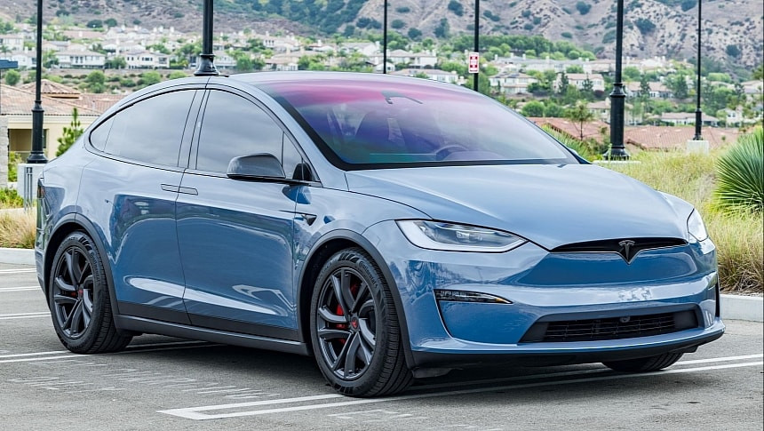 2026 Tesla Model X Plaid с пробег около 7 000 мили (≈ 11 265 км) е продаден на търг за 146 000 долара — почти 30 000 над препоръчителната цена (MSRP,...