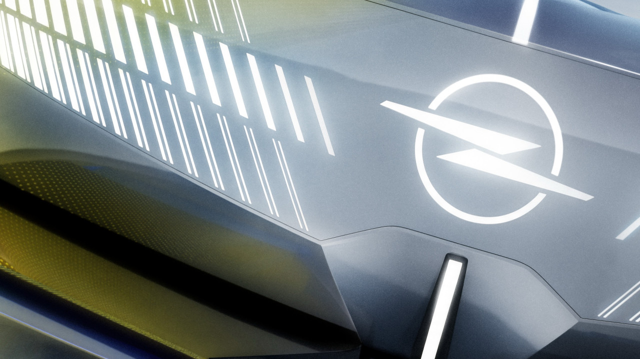 Opel STX Concept показва бъдещето на Astra с електрическо комби вместо класическа берлина