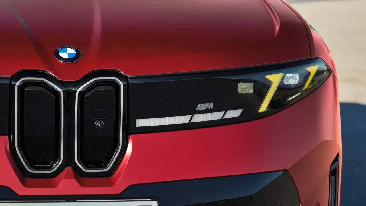 BMW iX4 дебютира с до 828 км пробег, зареждане с 400 кВт и спортна версия с 612 к.с.