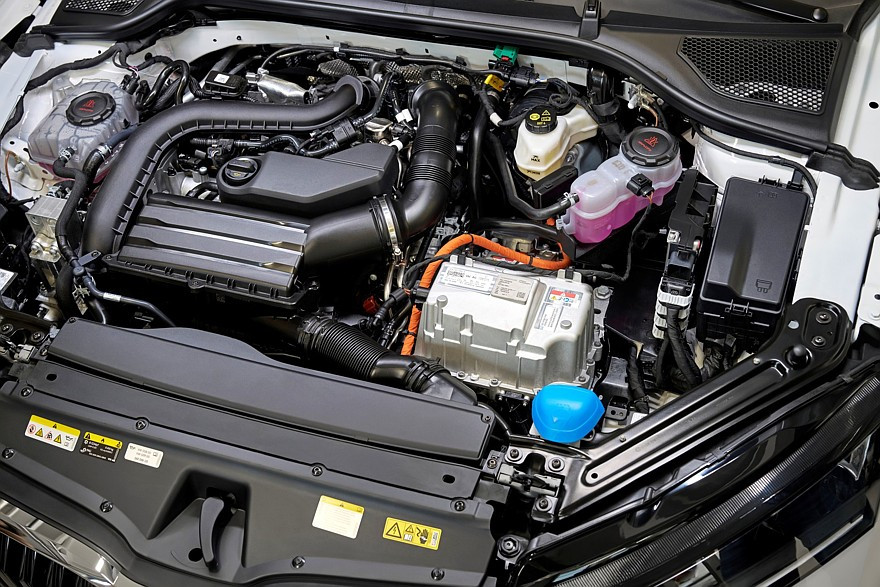 Skoda Octavia получава два нови full hybrid варианта със 136 и 170 к.с.