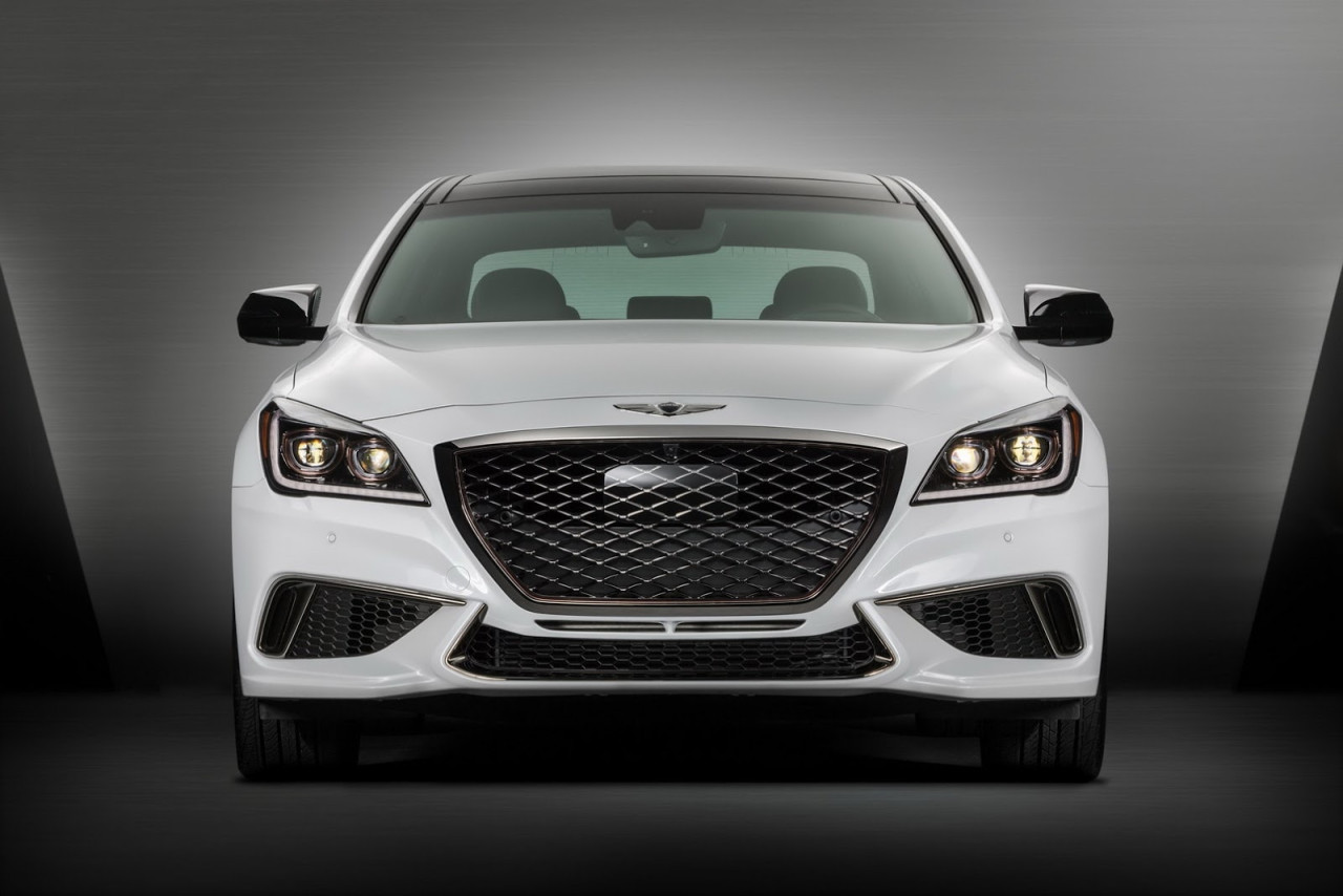 Hyundai изтегля близо 95 000 Genesis и G80 заради риск от пожар при електрическите седалки