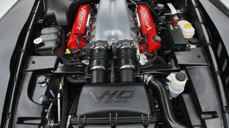 Dodge Viper V10 оживя в 5 неочаквани автомобила - от Alfa Romeo до рекорден пикап