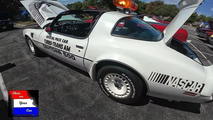 Pontiac Firebird Trans Am Daytona 500 Edition пази автограф на Ричард Пети