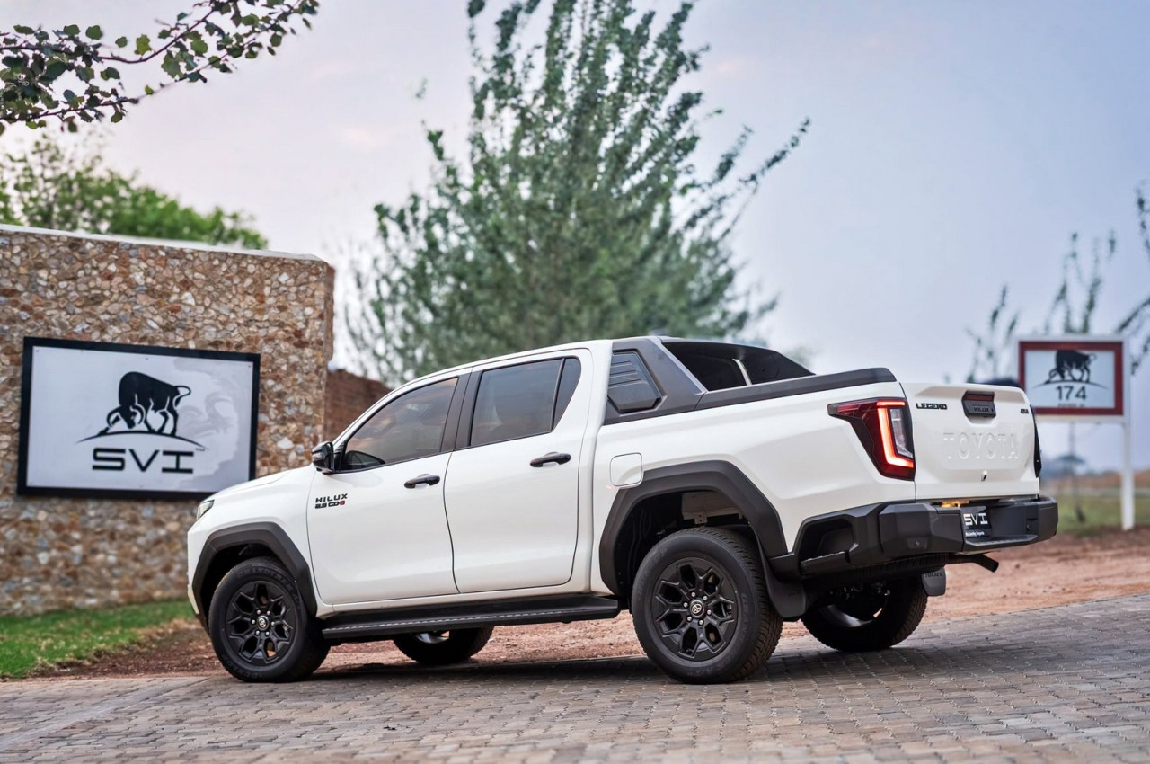 Toyota Hilux получи дискретна B6 броня от SVI с 360° защита и 700 кг допълнително тегло