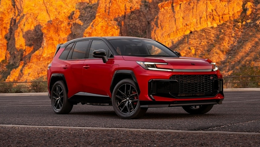 Toyota RAV4 PHEV 2026 със сервизна акция: риск от загуба на тяга в движение