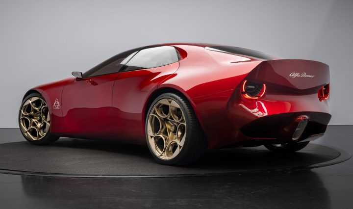 Alfa Romeo Cuorerosso дебютира с V6 битурбо и нова платформа за хибридни и електрически модели