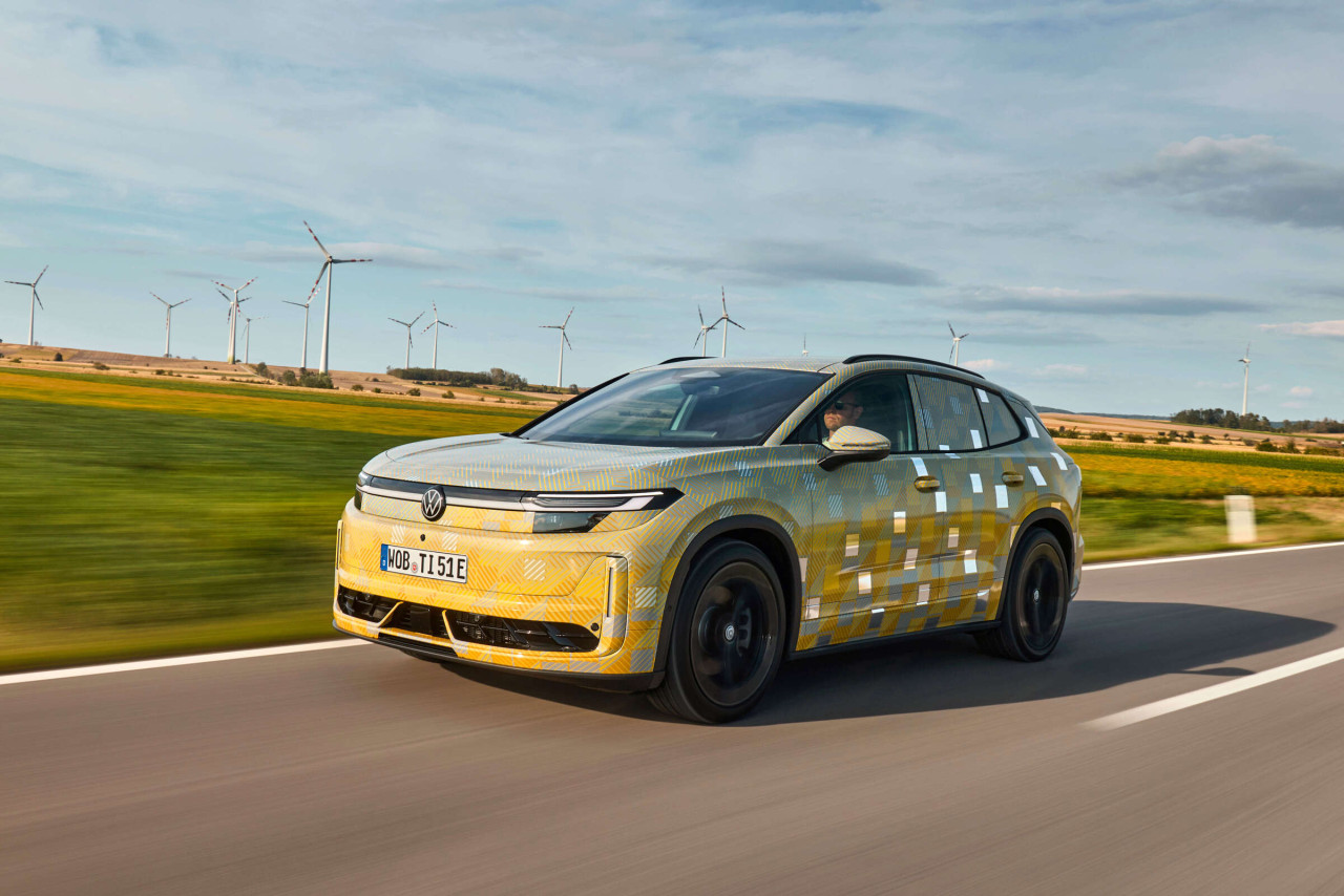 Volkswagen ID. Tiguan дебютира през октомври 2026 и заменя ID.4 и ID.5