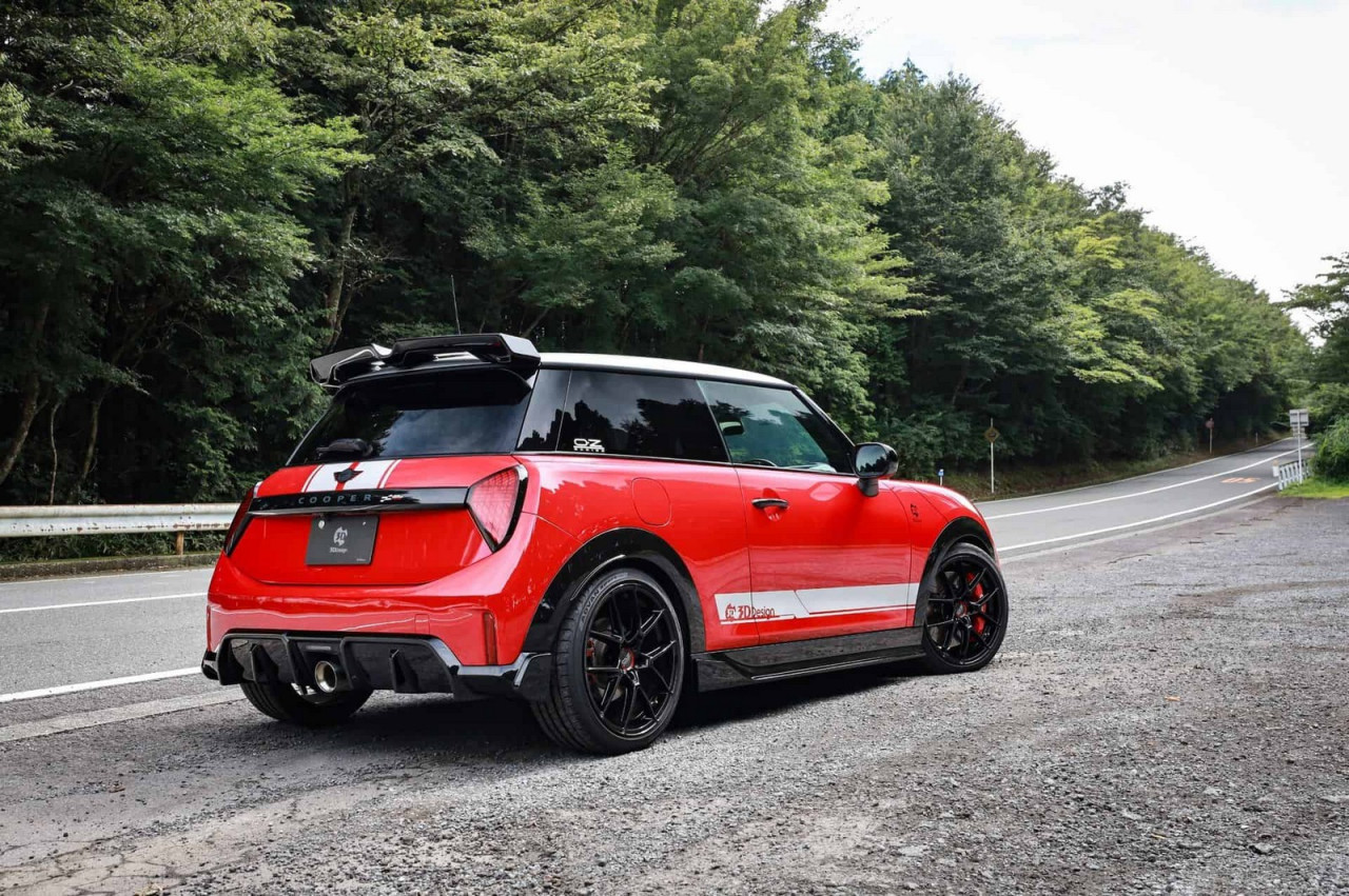 MINI John Cooper Works F66 става още по-агресивен с нов карбонов тунинг от 3D Design