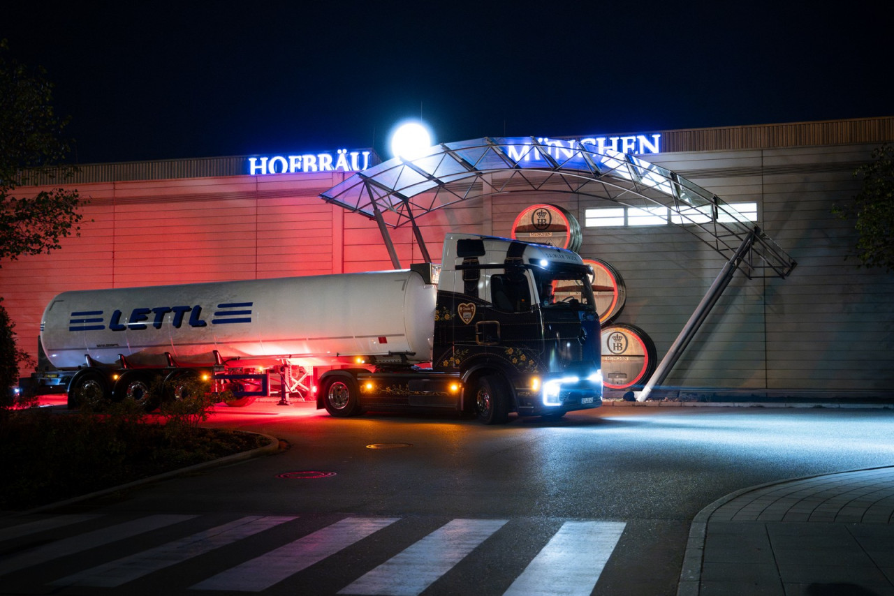 Mercedes eActros 600 доставя бира за Октоберфест и изминава до 560 км с едно зареждане