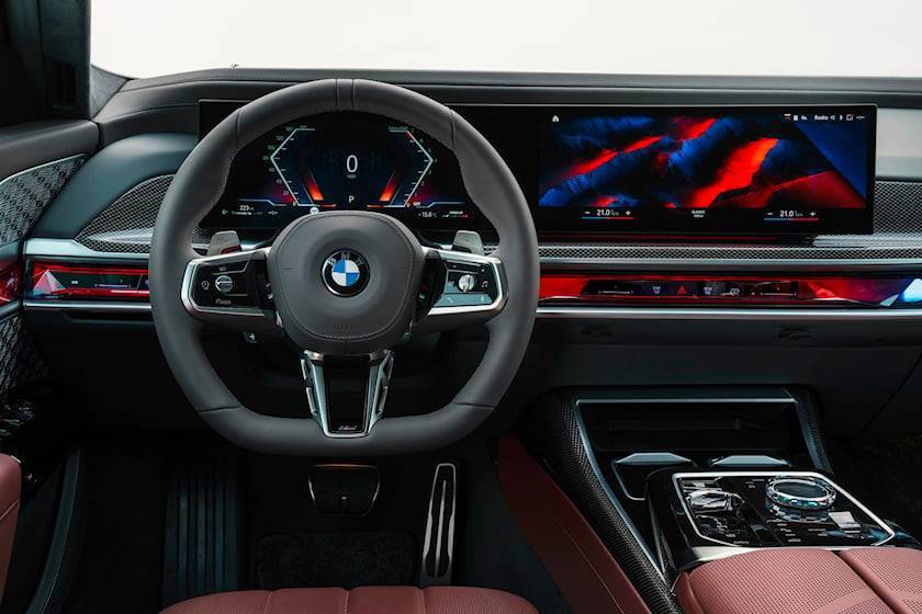 Автономната система от 3 ниво на BMW предизвиква Mercedes