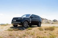 Новият Range Rover – чудовищно луксозен, брутално проходим
