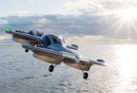 Американци с успешен пилотиран полет на летяща кола (видео)