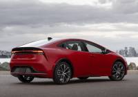 Toyota ще изтегли около 211 000 автомобила Prius заради отваряне на задните врати в движение