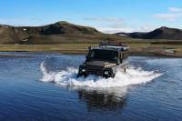 Новият Land Rover Defender: Най-мощният SUV, който конкурира суперколите