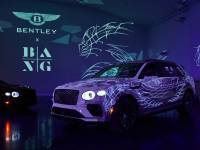 Bentley Bentayga със специална обвивка, която се разкрива под UV светлина