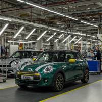 BMW отлага производството на електрическия Mini в Оксфорд