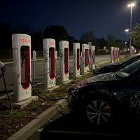 Tesla се ангажира да съди вандали