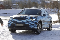 Mercedes представя 2027 GLC EV с нов стилен камуфлаж