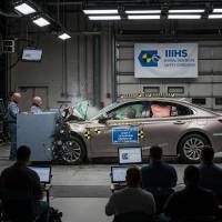 Само два от най-добре продаваните в САЩ автомобили печелят наградата за безопасност на IIHS