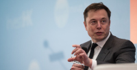 Илон Мъск ще остане главен изпълнителен директор на Tesla 
