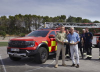 Карлос Сайнц споделя тайните на Ford Raptor с пожарникарите