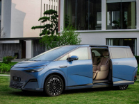 Xpeng трансформира електромобилите си в дългопробегови хибриди