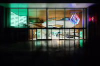 Renault открива новата си витрина на Шанз-Елизе с изненадваща архитектура