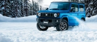Suzuki модернизира тривратия Jimny с по-голям дисплей и повече системи за безопасност